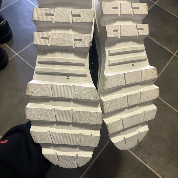 Karl Lagerfeld Paris
Men's Lug Sole Suede Lace-Up Work Boots - Picture 4 of 7